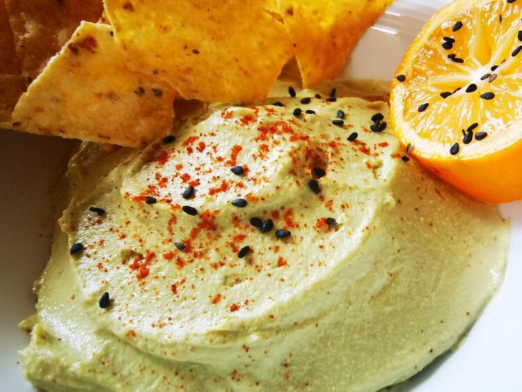 Trempette d’avocat, noix de cajou et citron